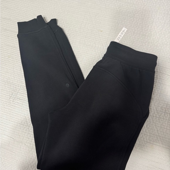 Lululemon Scuba Relaxed High-Rise Jogger - Picture 2 of 5